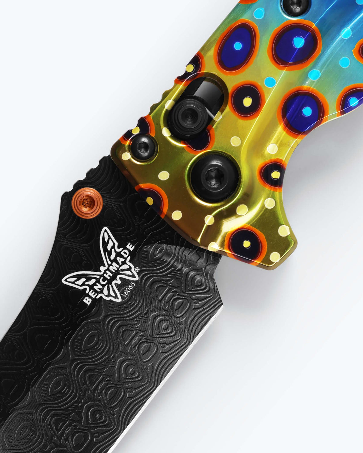 Seventh product image showing a close up of knife