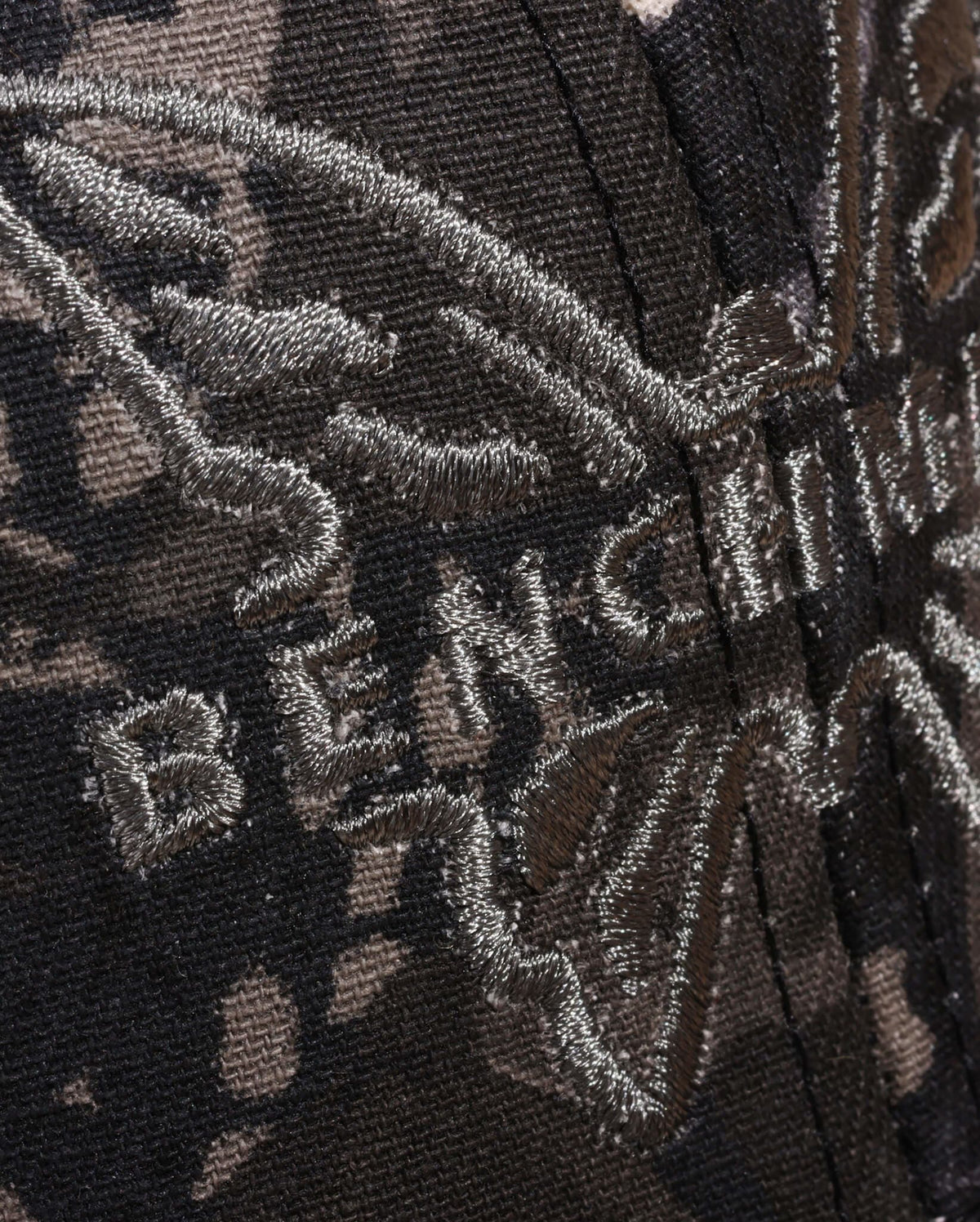 Seventh product image showing a close up of knife