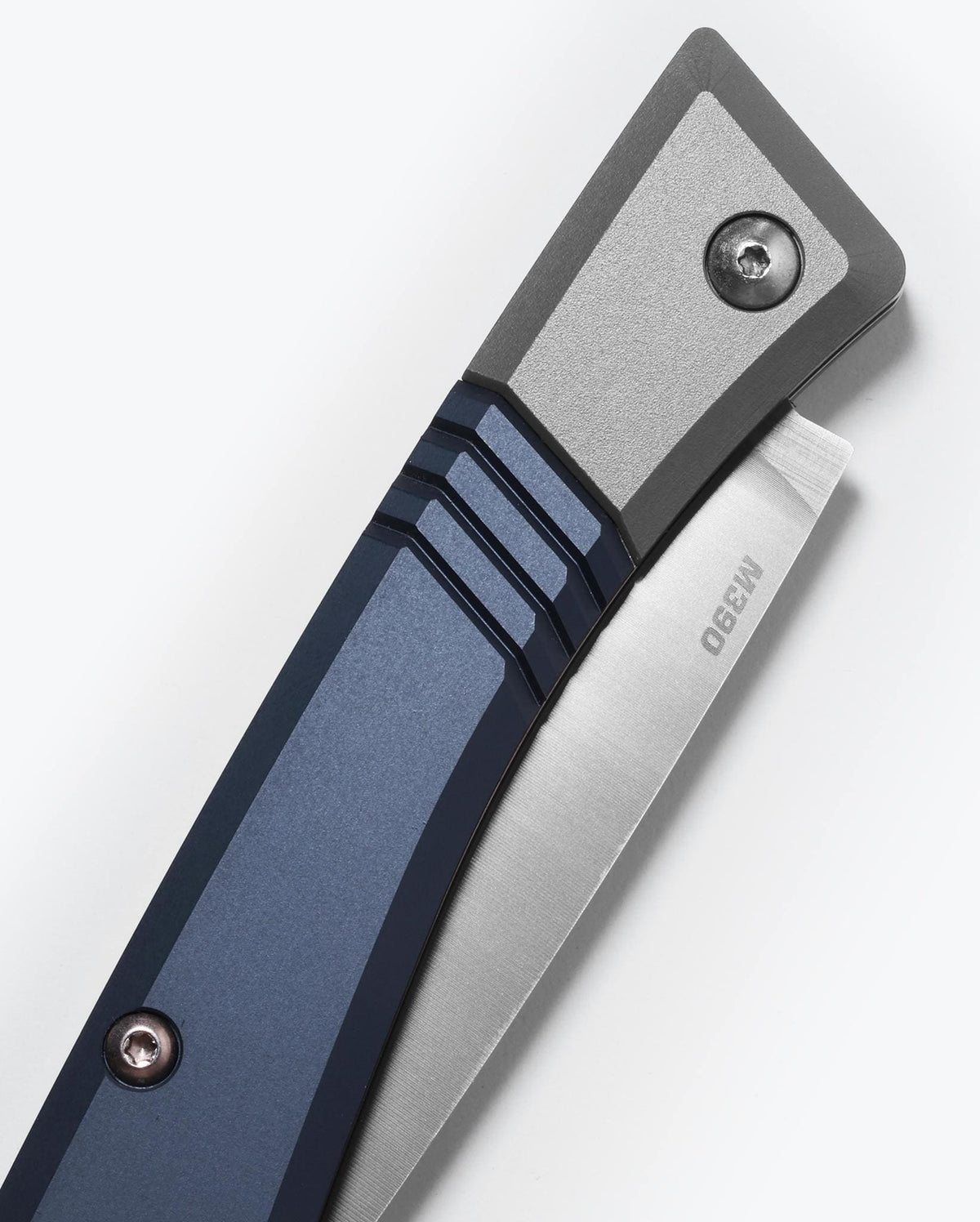 Successor™ Crater Blue Aluminum - Closed Knife Detail with Ash Gray Bolster | Benchmade Knife Co.