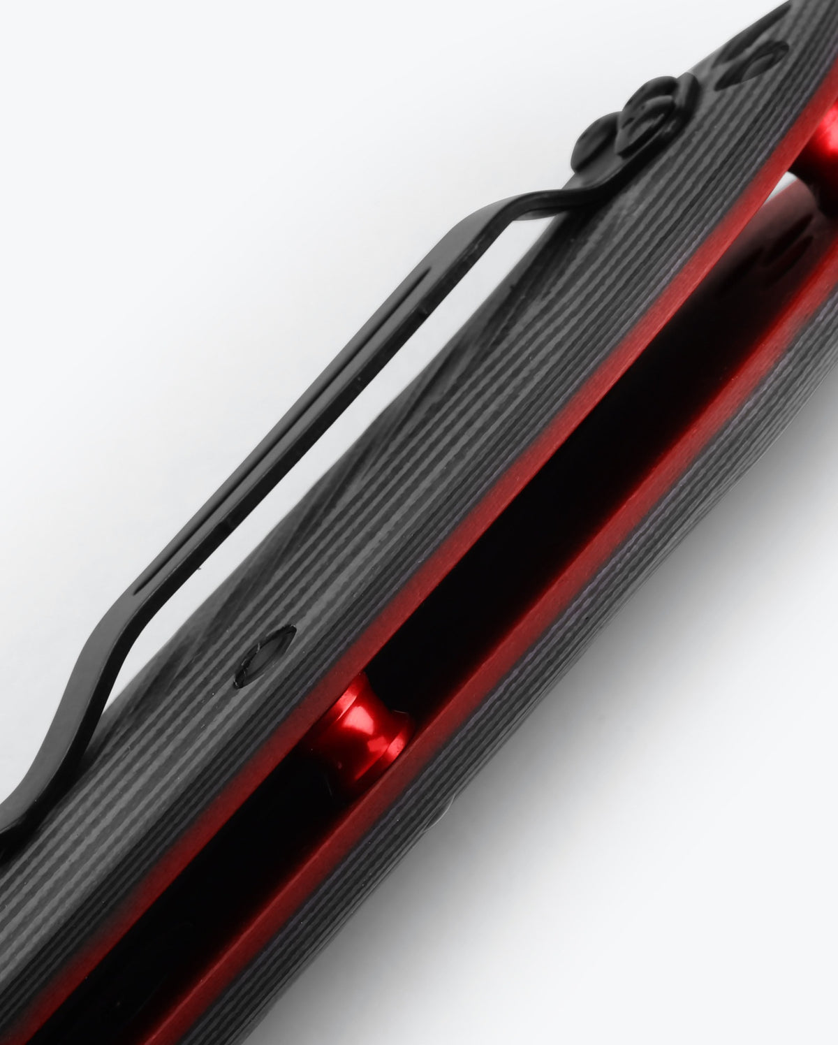 Benchmade Freek® Super Freek G10 - Close-up Red Spacer Detail | Benchmade Knife Co.