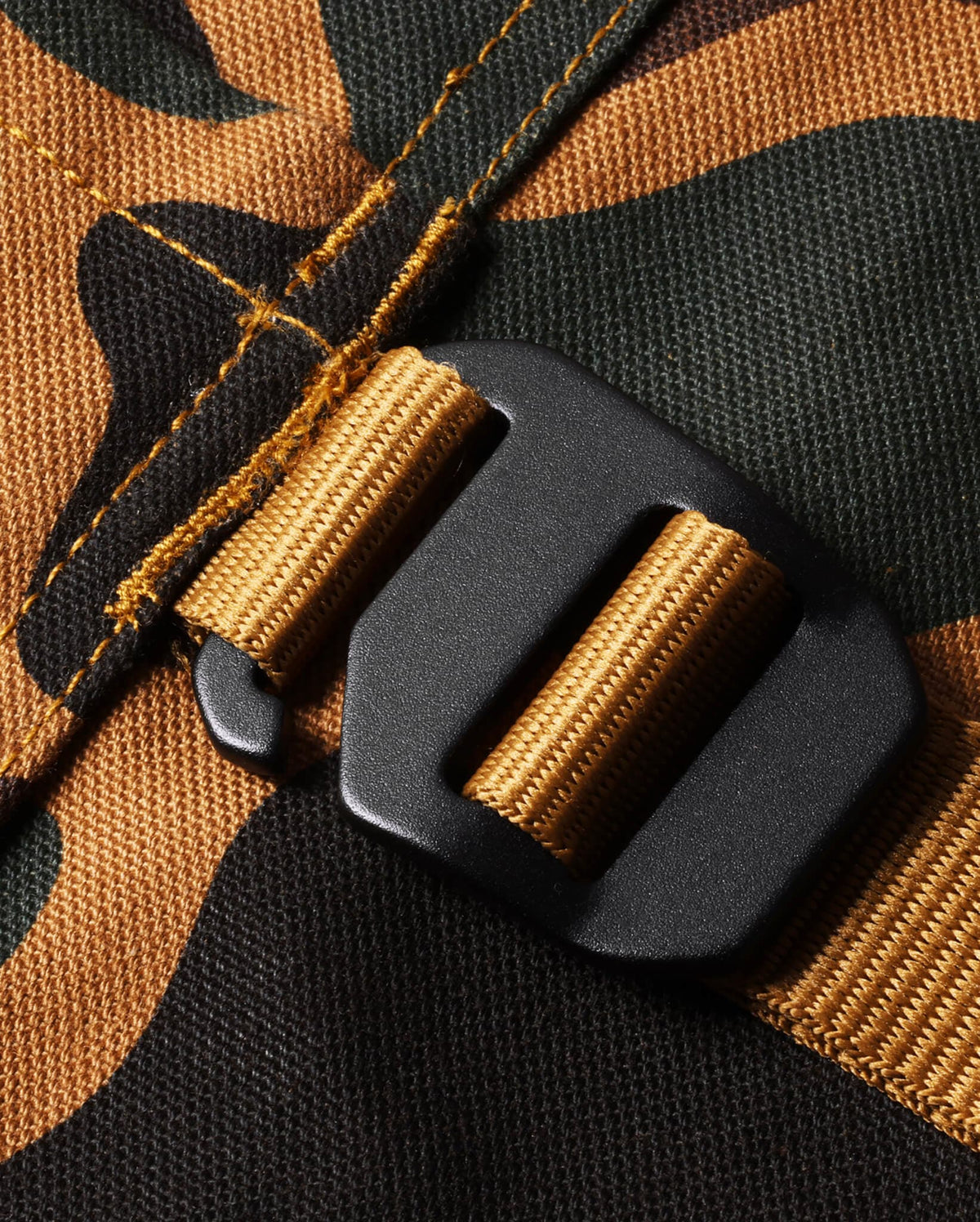 Duck Camo Knife Roll Apron - Adjustable Side Buckle Hardware Detail | Benchmade Knife Co.