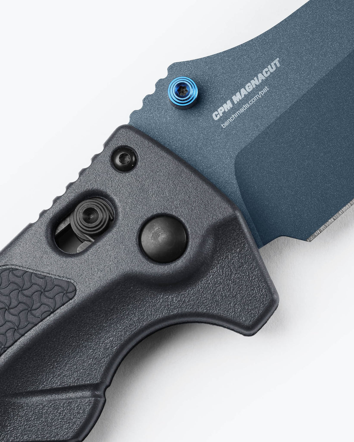 Adira™ Tempest Gray Drop-Point - AXIS Lock Mechanism Close-Up | Benchmade Knife Co.