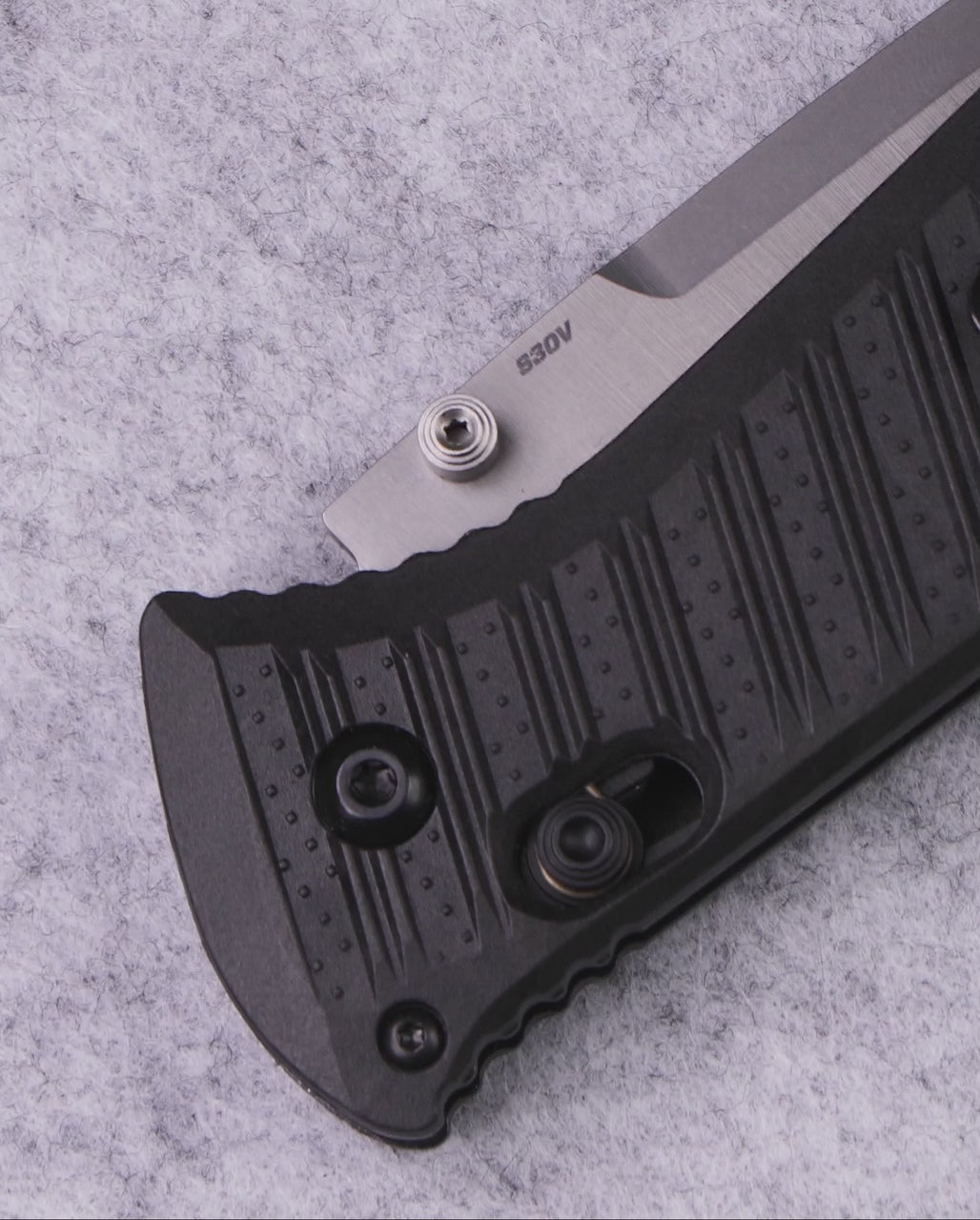Product video showcasing knife features