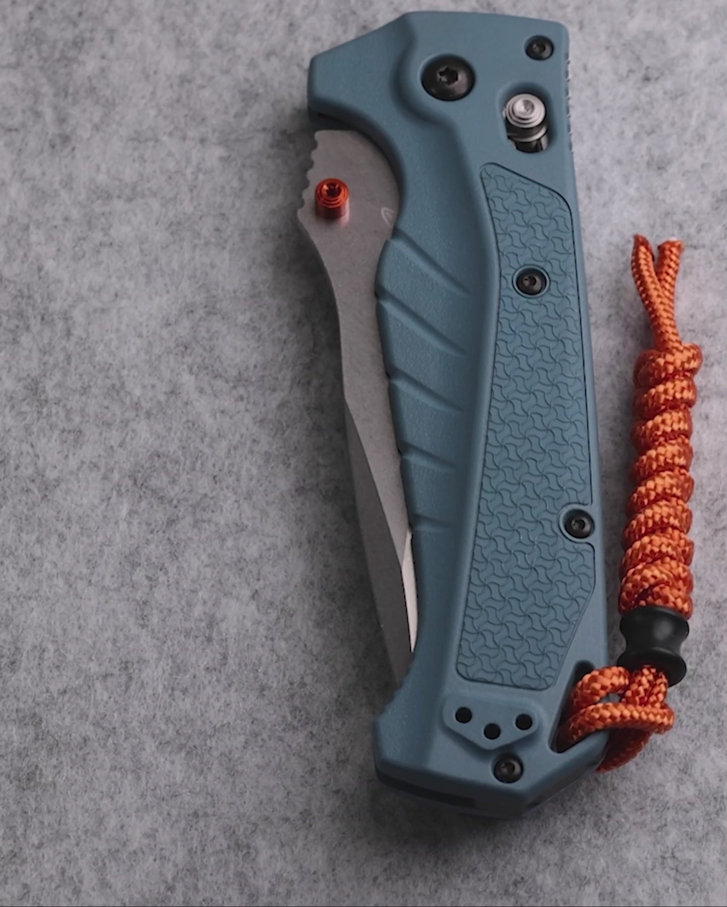Product video showcasing knife features