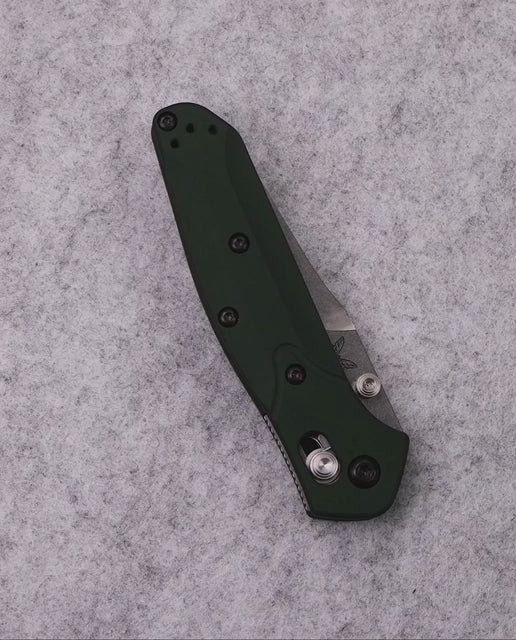 Product video showcasing knife features