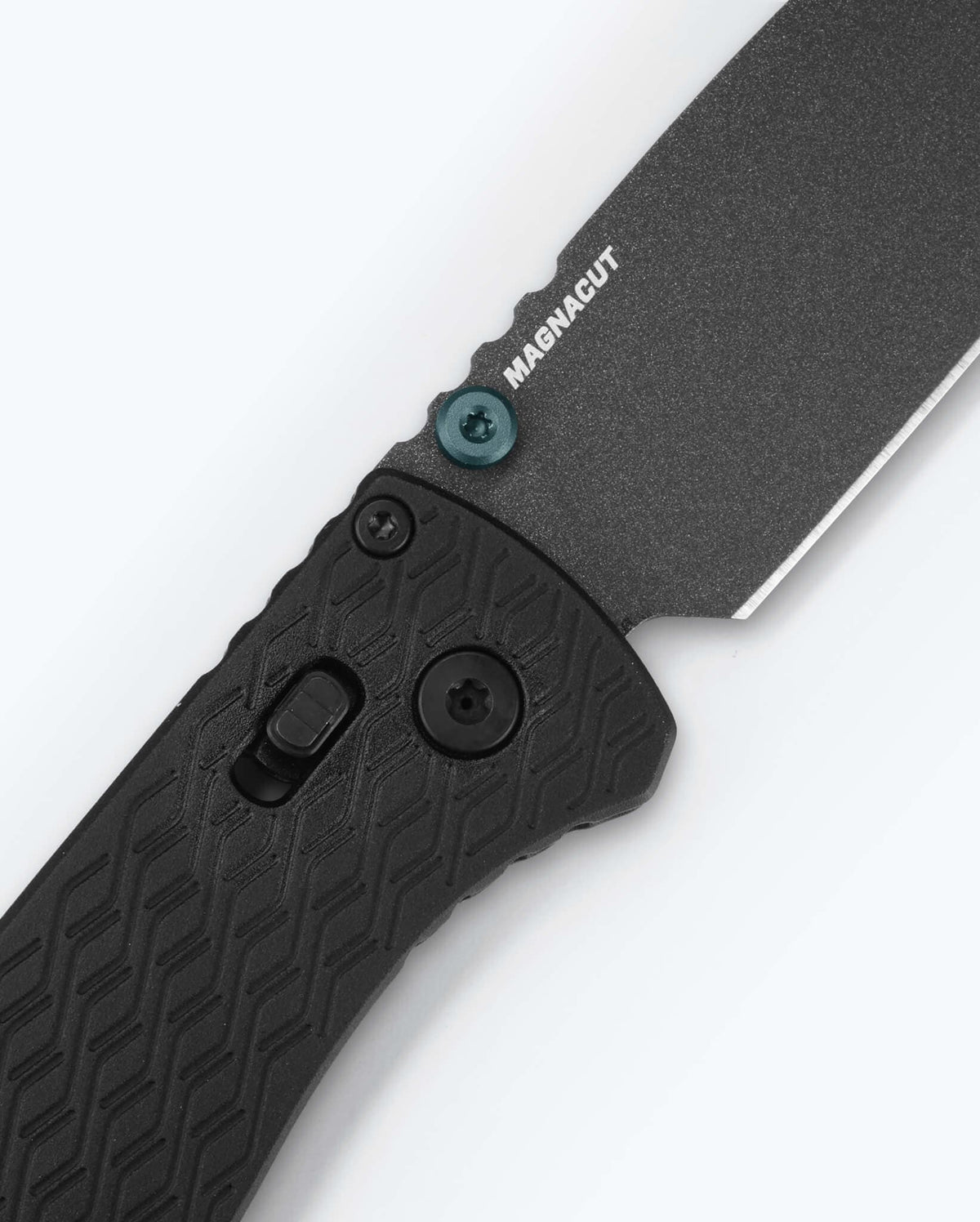 MagnaCut Bugout® Vapyr™ - Handle Lock Mechanism Detail | Benchmade Knife Co.
